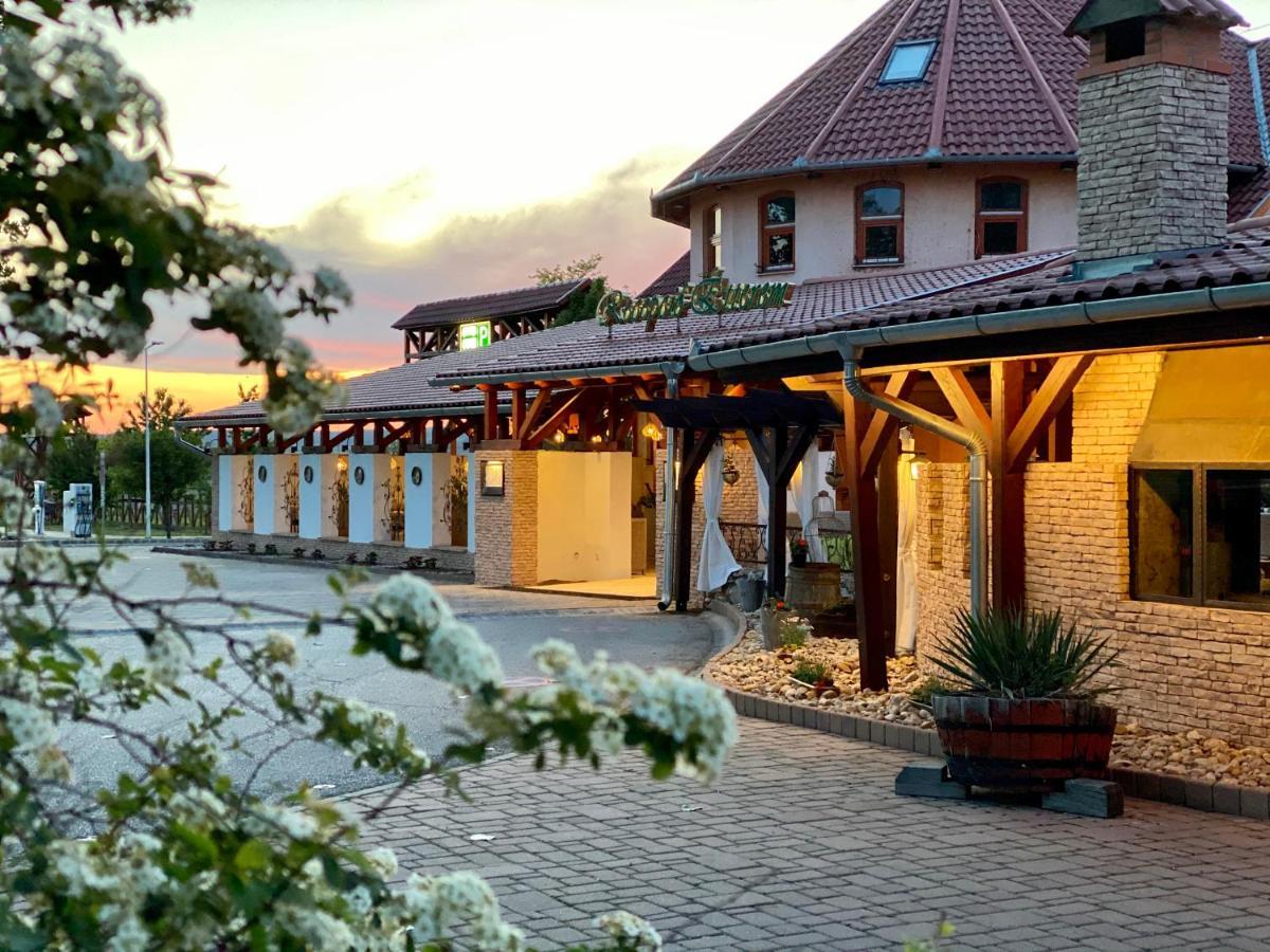 Istvan Parkhotel Es Gasztrofarm Sormas Экстерьер фото