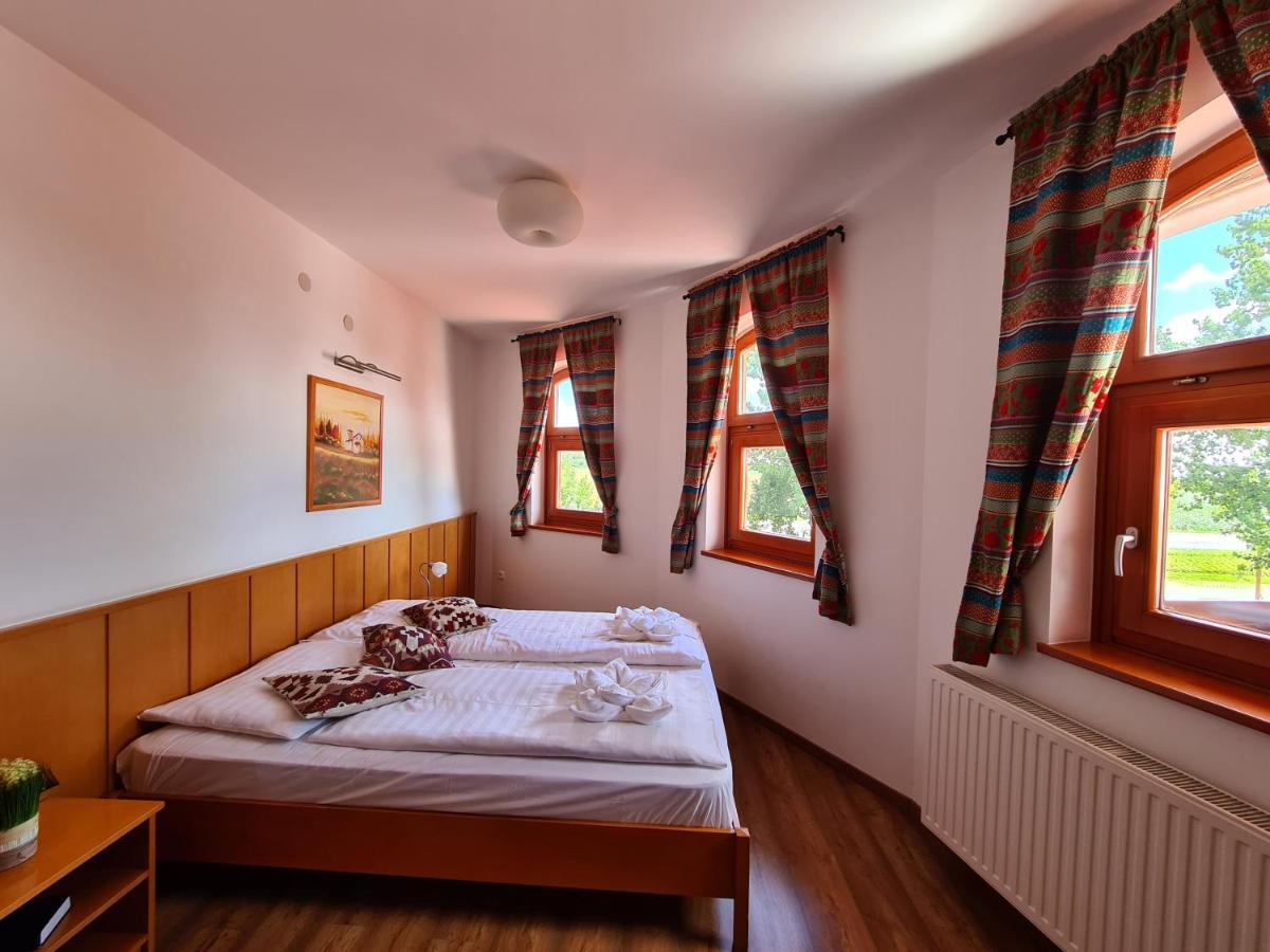 Istvan Parkhotel Es Gasztrofarm Sormas Экстерьер фото